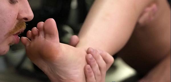  Footjob babe gets oral and rimjob